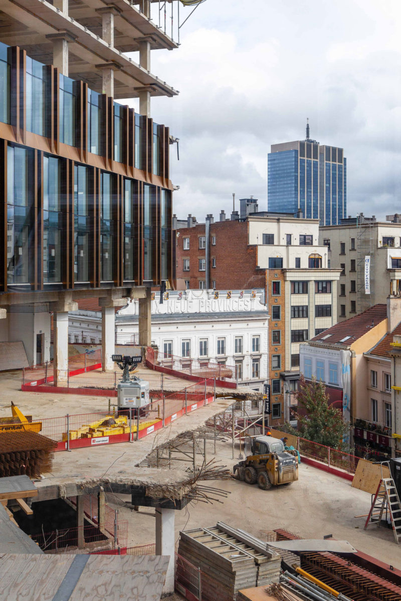 <span class='c-gallery-modal__index'>7/26</span>